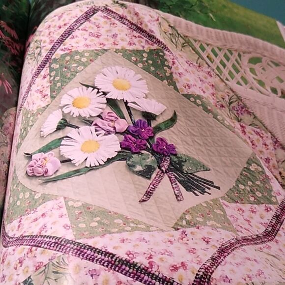 Appliqué Book - Red and White - Picture 4 of 7